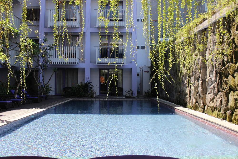 Conjioo Hotel Kuta Managed By Mhm Legian  Exterior photo